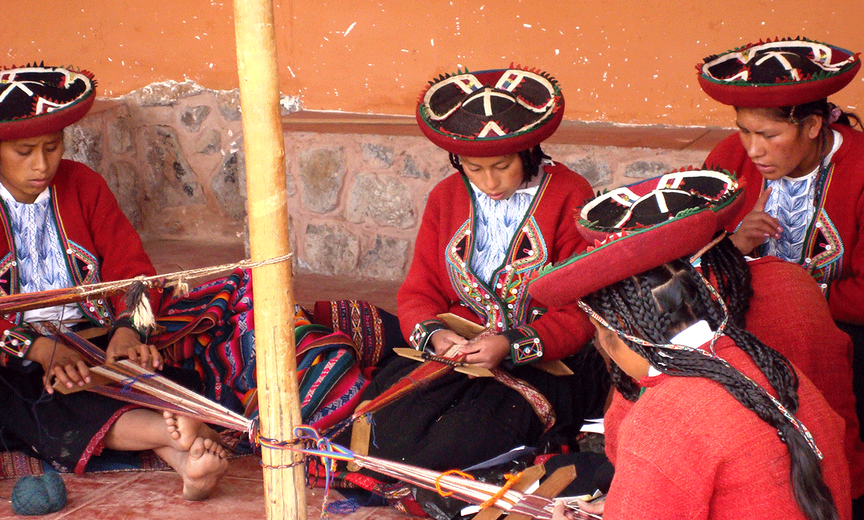 AK-Taylor-Travel-Peru-Urabamba-Weaving-Demonstration.gif