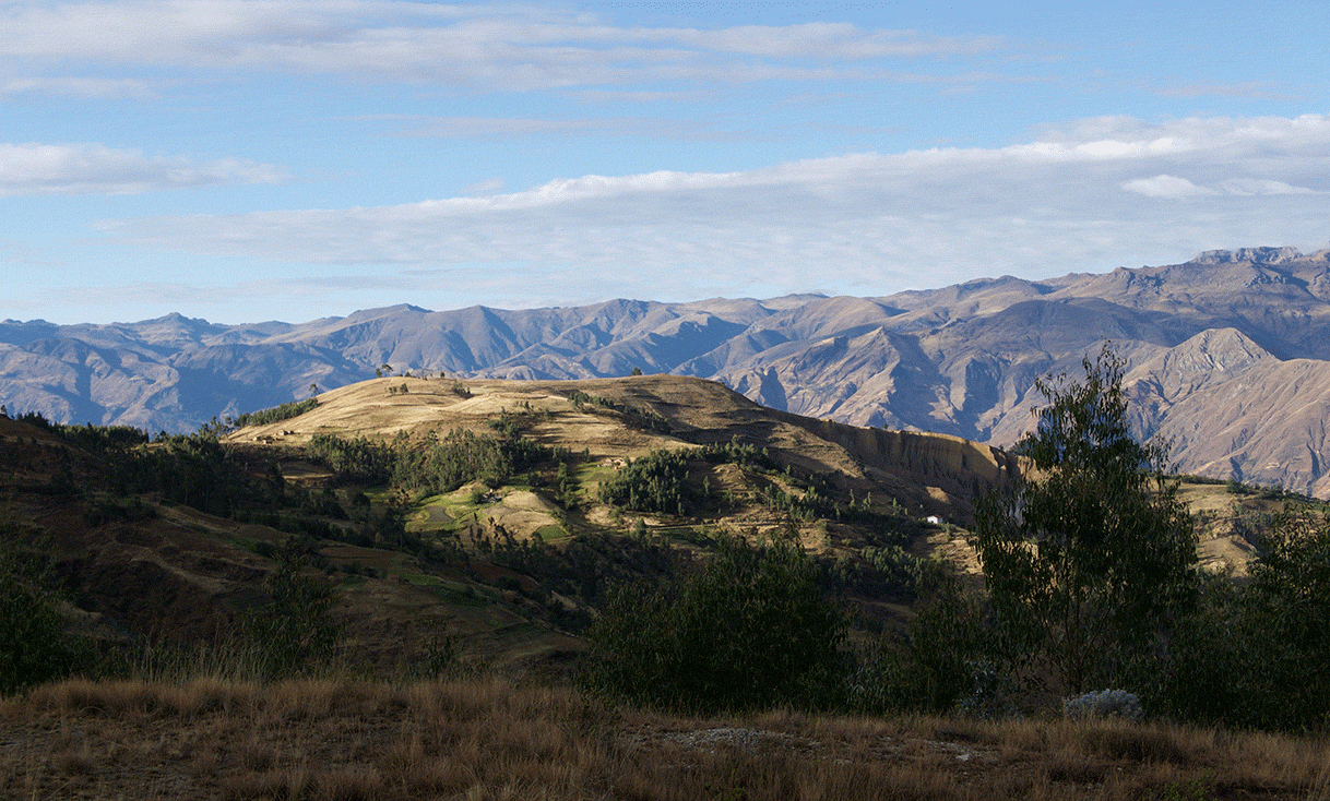 AK-Taylor-Travel-Peru-Sunrise-over-a-terraced-valley-Andes-Cordillera-Negra-mountains-Etta-Meyer.gif