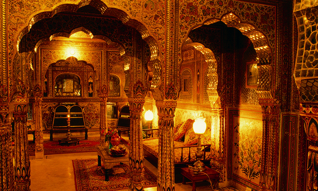SAMODE-HAVELI-Sheesh-mahal-suite-Jaipur.jpg
