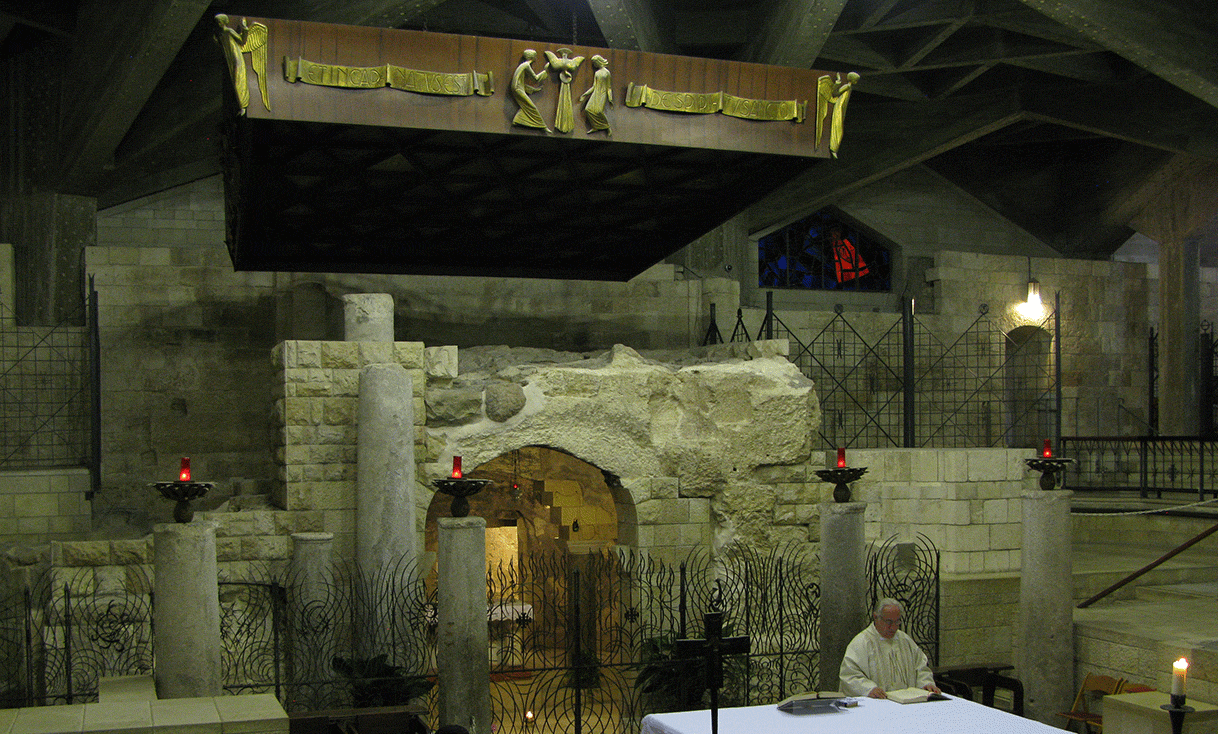 AK-Taylor-Travel-Isreal-Nazareth-Basilica-of-the-Annunciation.gif