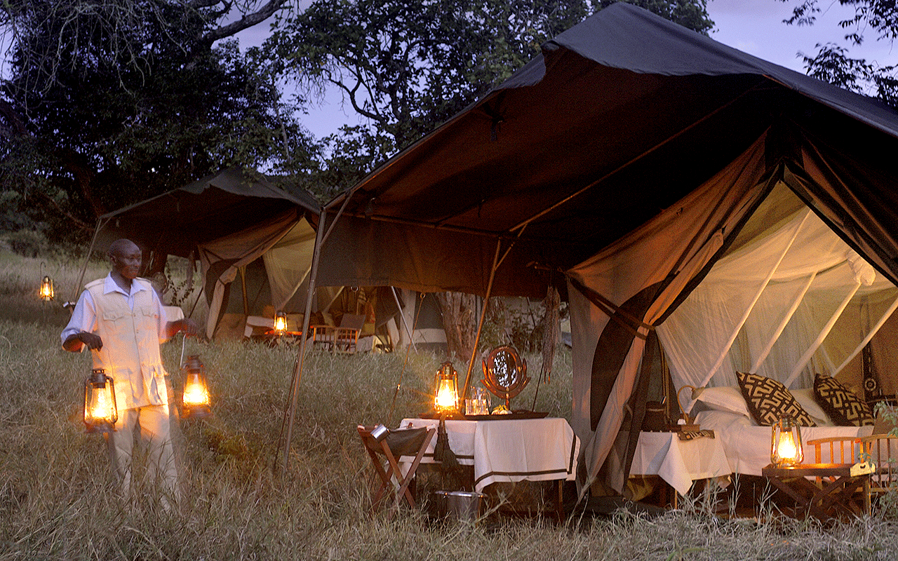 AK-Taylor-Safari-Travel-Kenya-Tented-Camp-Bedroom-luxury-2 copy.gif