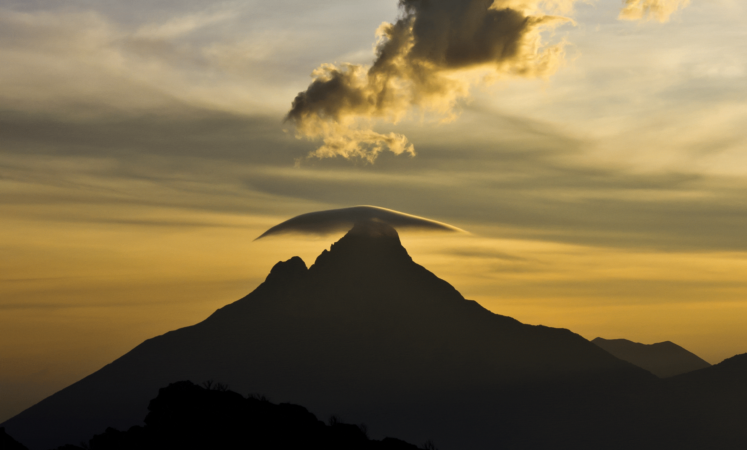 AK-Taylor-Travel-Rwanda-Virunga_National_Park_Landscape.gif