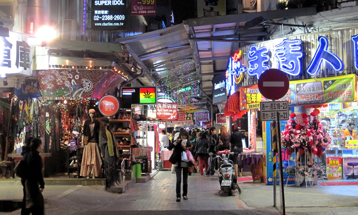 Ximending_Side_Alley_at_Night.jpg