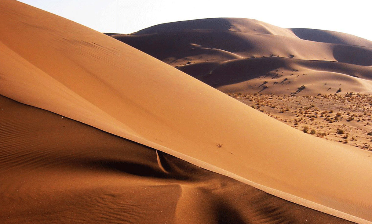 ak-taylor-travel-namibia-desert-dunes.gif