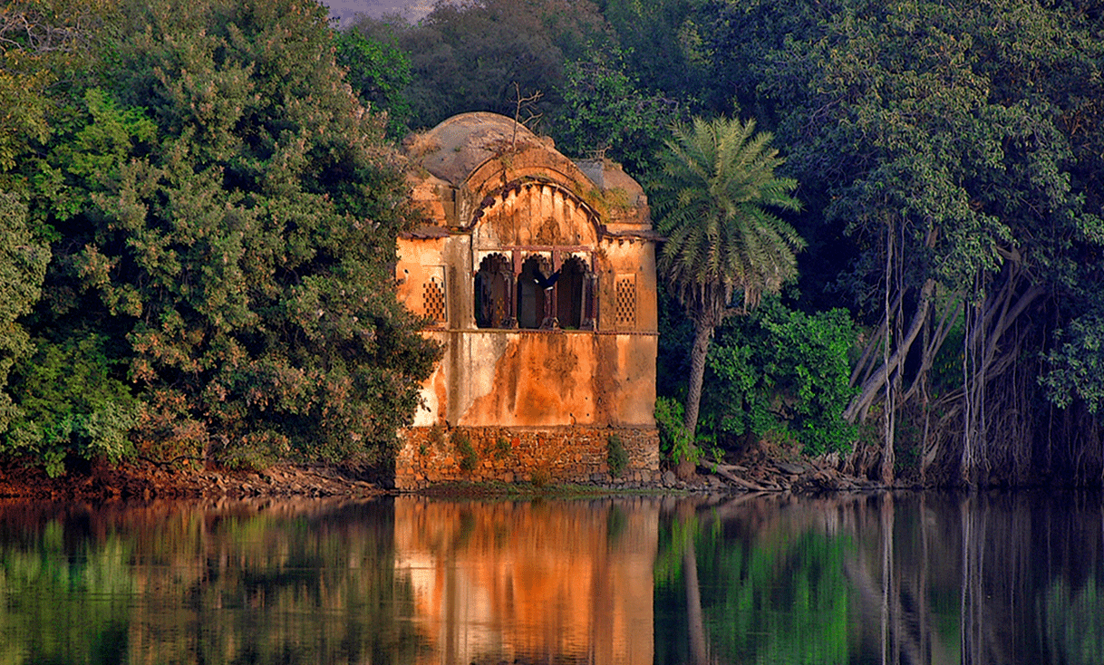 ak-taylor-travel-india-ranthambore-park-building.gif