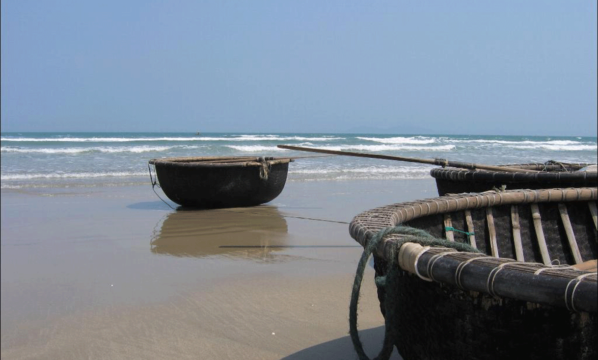 ak-taylor-travel-Vietnam_china-beach-fishing_coracles.gif