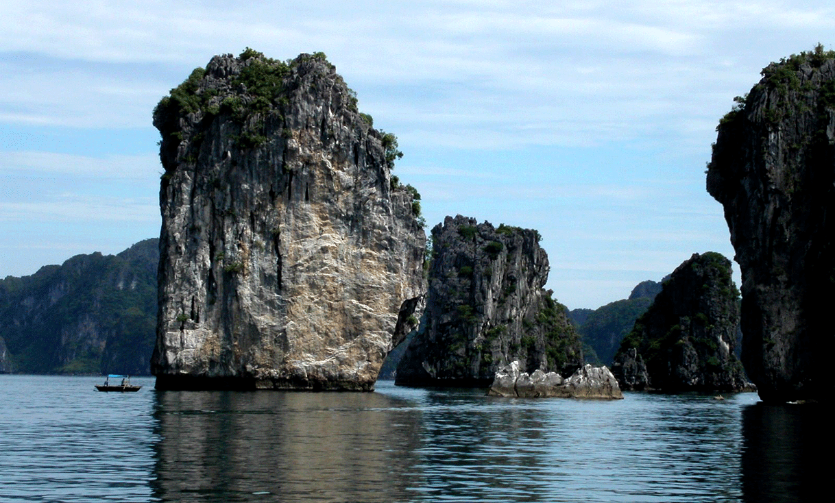 ak-taylor-travel-Vietnam-Halong_Bay.gif