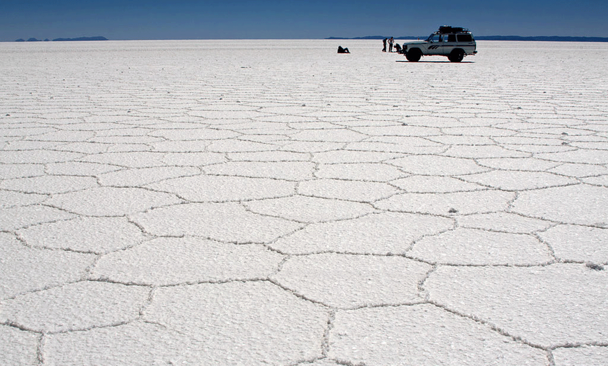 ak-taylor-travel-bolivia-salt-flats-rover.gif