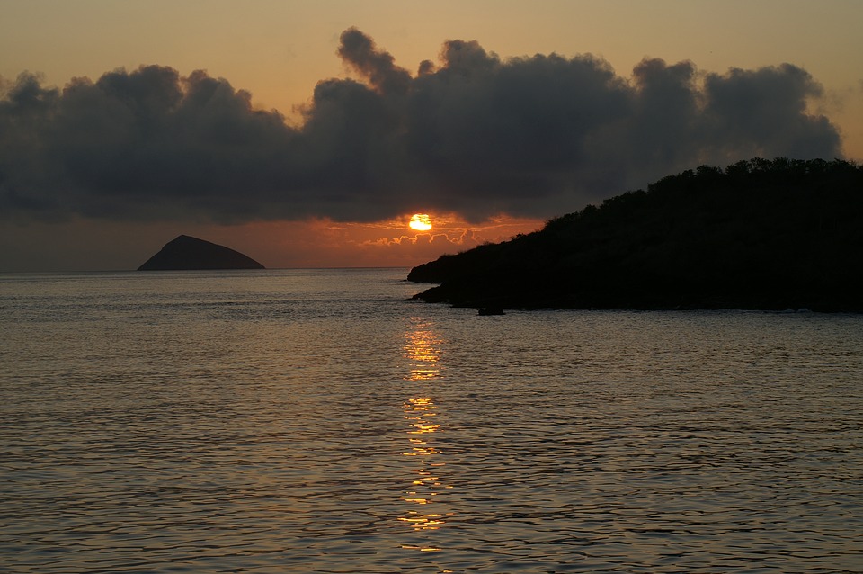 ak-taylor-travel-galapagos-sunset.jpg