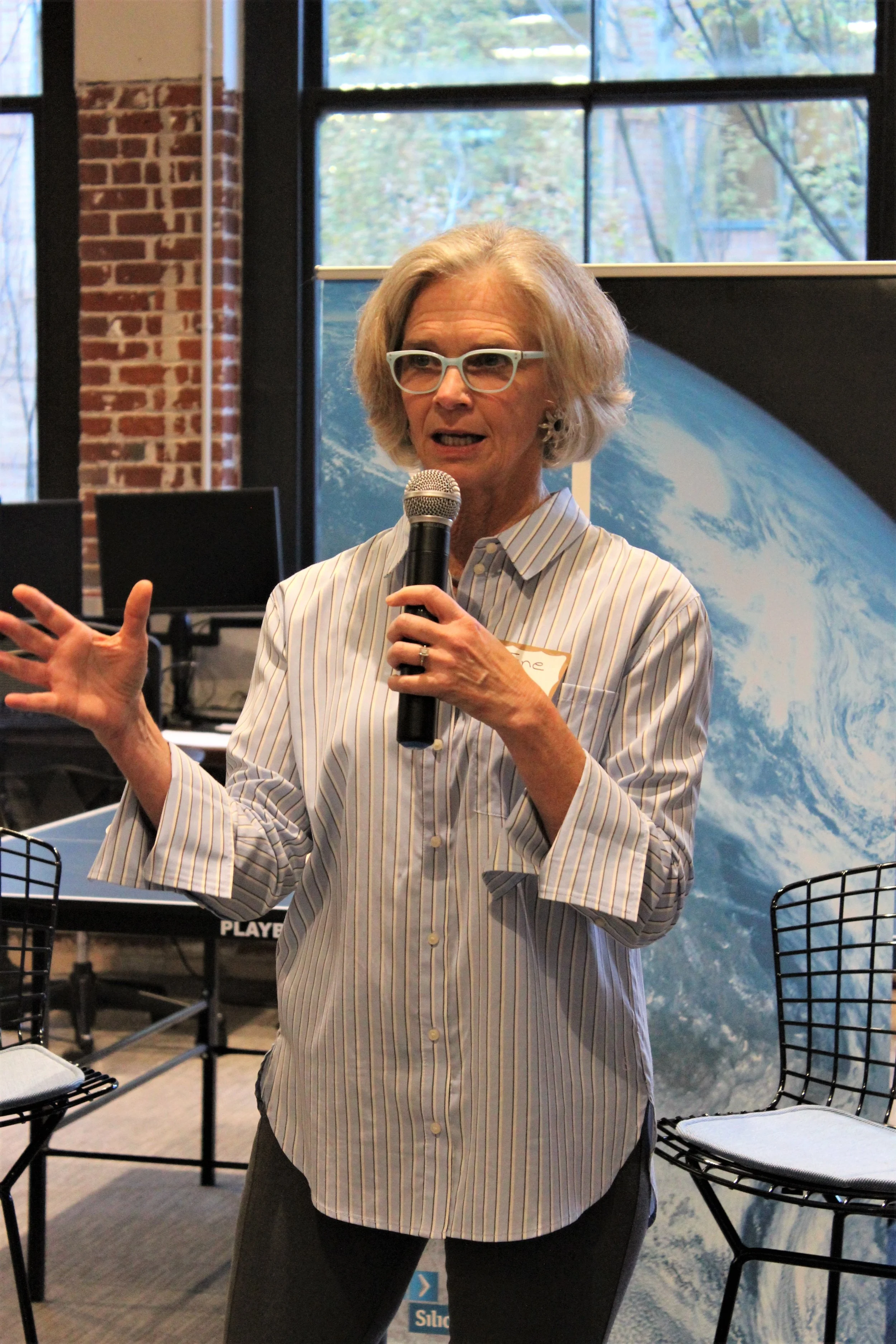 PDXWIT Fireside Chat with Heidi Roizen @ Silicon Valley Bank, 10/11/18, A speaker presents
