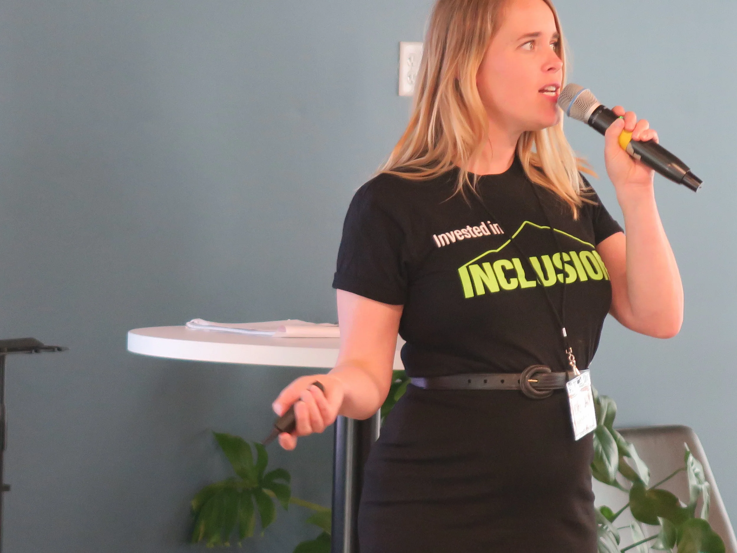 PDXWIT-May-Happy-Hour-Vacasa_2019-05-21_Elizabeth.jpg