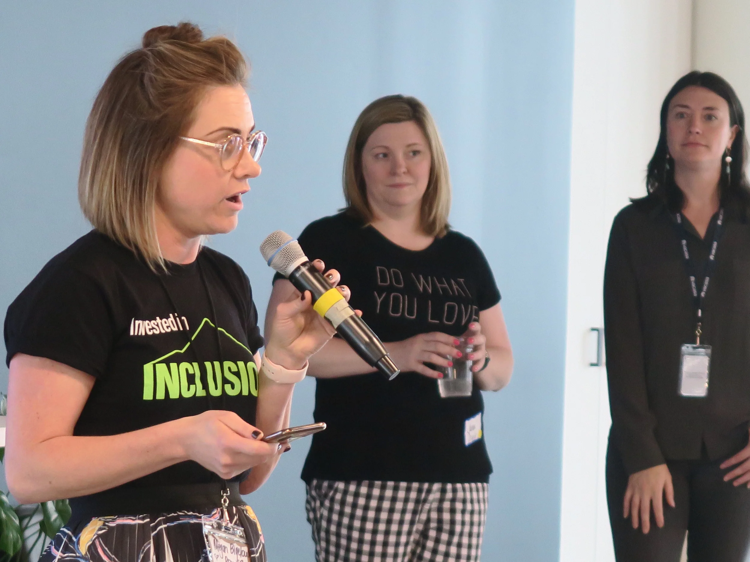PDXWIT-May-Happy-Hour-Vacasa_2019-05-21_megan-introduction.jpg