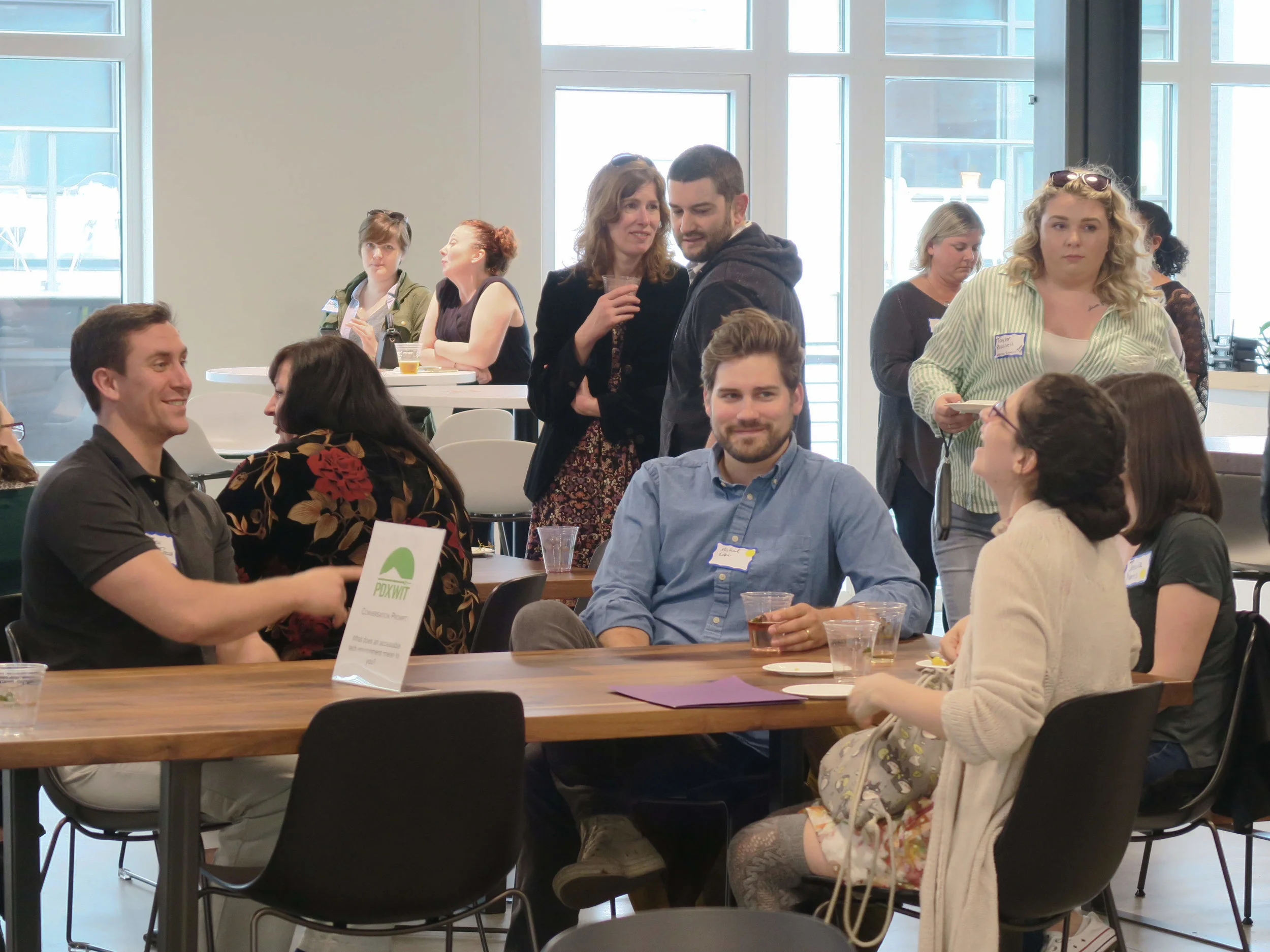 PDXWIT-May-Happy-Hour-Vacasa_2019-05-21-networking.jpg