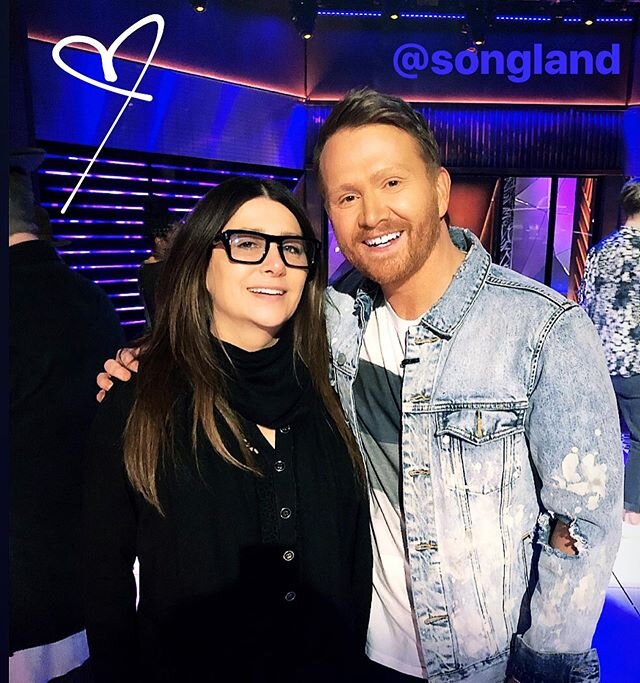When I do my hair vs when he does. ☺️ #That&rsquo;sAWrap on @nbcsongland Thx @shanemcanally for all the good vibes! 🎬🎤🎼🎹🎸