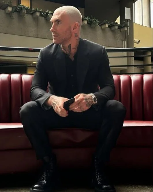 ✨

@maroon5
Photography @bootswallace 
Complexion @darcygilmore 
Style @madgoldman 
Barber @shaularbiv 
#mensfashion #mensgrooming #mensskin #maroon5 #adamlevine