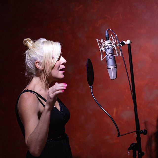 Gigi in the zone recording our new up coming single 'Whiskey &amp; Cash' ..... Can't wait for the world to hear it! 🥃💸🎤
.
.
.
.
.
#thefanciesband #countrymusic 
#honkytonk #bluegrass #allstarband
#gigiedgley #ashleewilliss #california #music #live