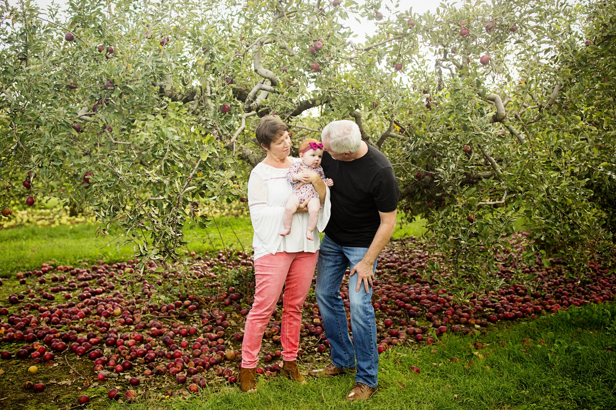 Seriously_Sabrina_Photography_Lexington_Kentucky_Eckert_Boyd_Orchard_Portraits_Good_Family_19.jpg