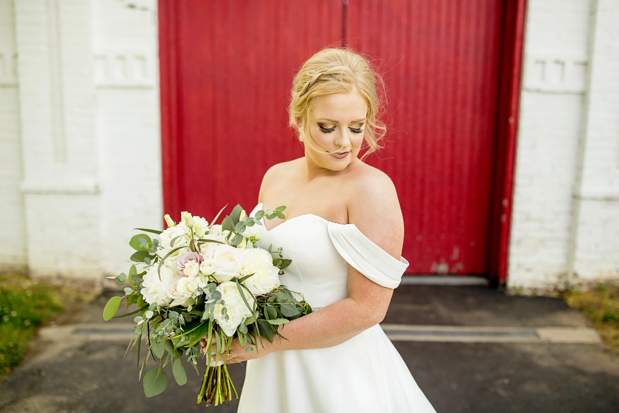 Seriously_Sabrina_Photography_Lexington_Kentucky_Pax_Christi_Round_Barn_Wedding_Beath_25.jpg