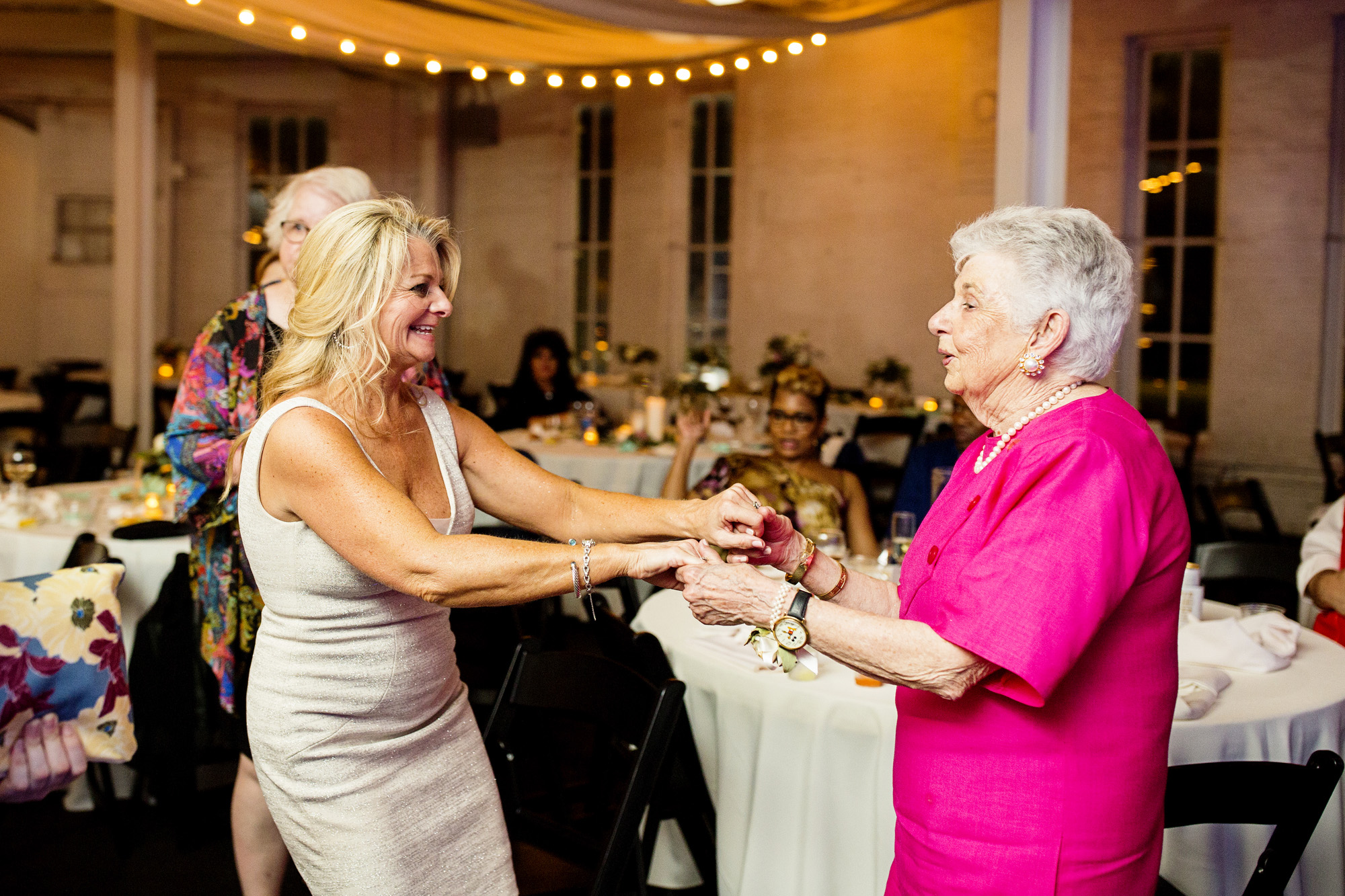 Seriously_Sabrina_Photography_Lexington_Kentucky_Pax_Christi_Round_Barn_Wedding_Beath_139.jpg