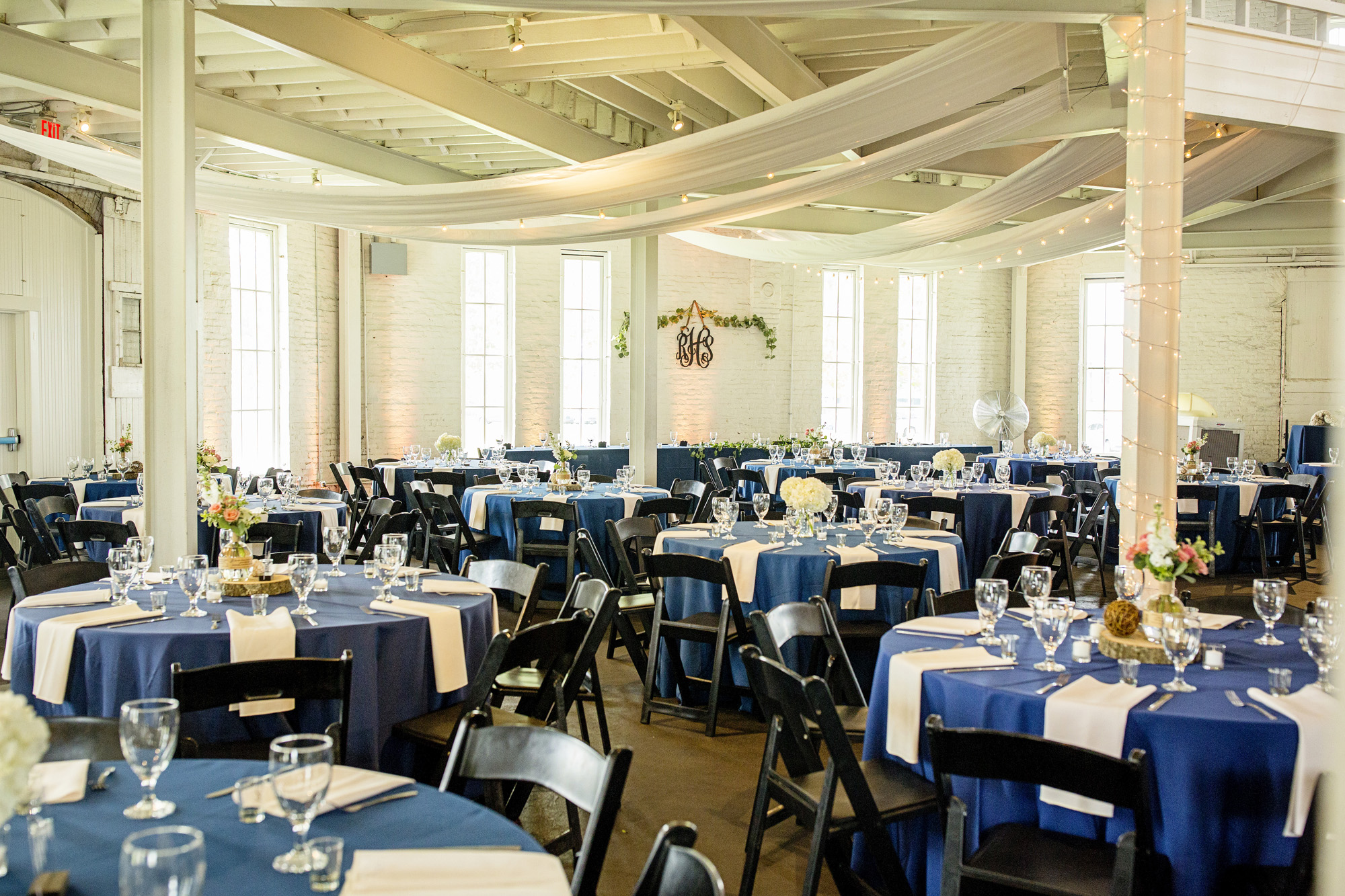 Seriously_Sabrina_Photography_Lexington_Kentucky_Round_Barn_Red_Mile_Stable_of_Memories_Wedding_Hart_88.jpg