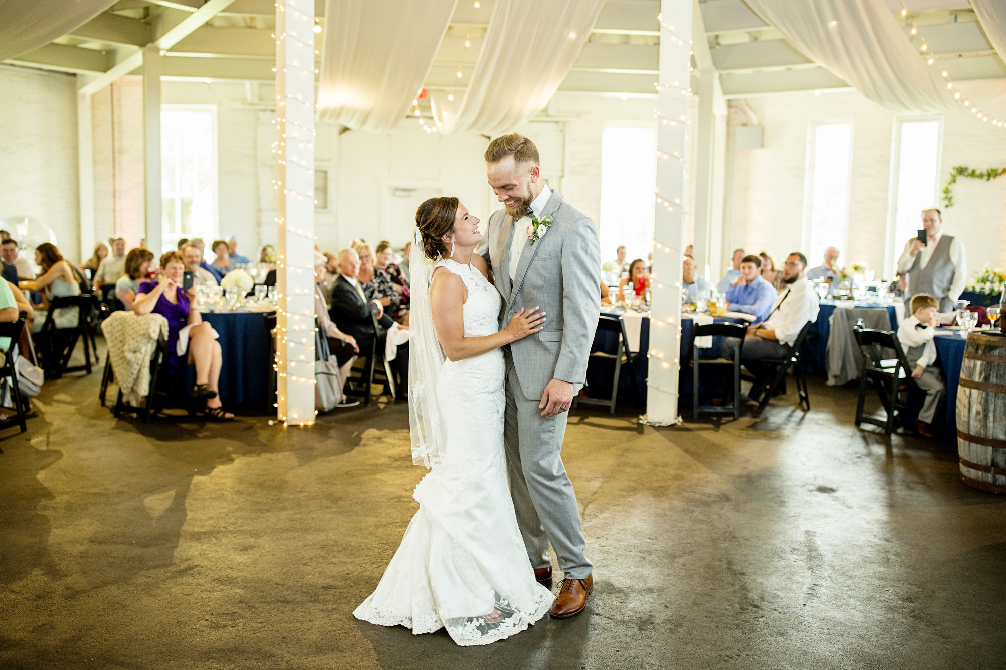 Seriously_Sabrina_Photography_Lexington_Kentucky_Round_Barn_Red_Mile_Stable_of_Memories_Wedding_Hart_95.jpg
