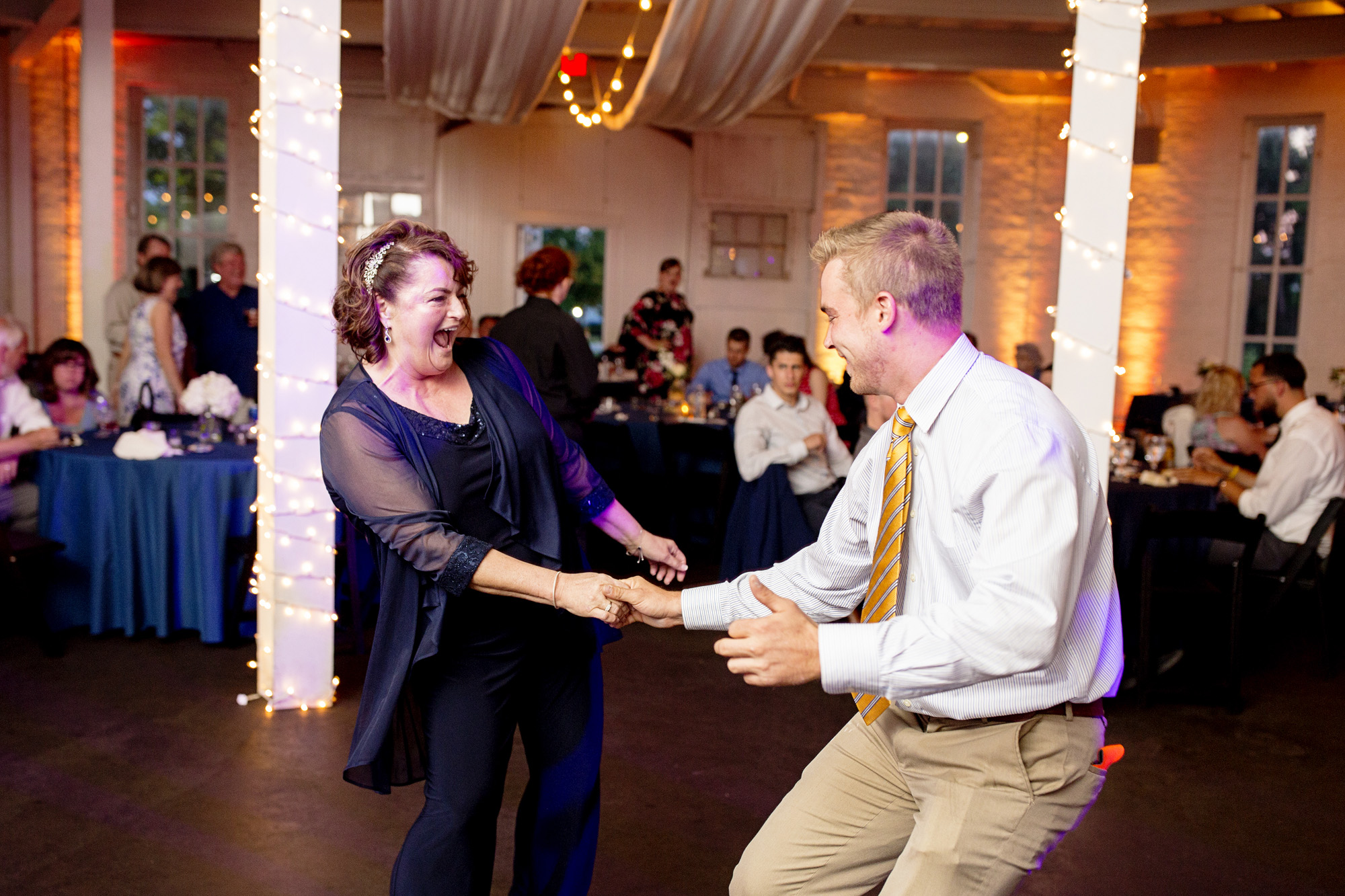 Seriously_Sabrina_Photography_Lexington_Kentucky_Round_Barn_Red_Mile_Stable_of_Memories_Wedding_Hart_122.jpg