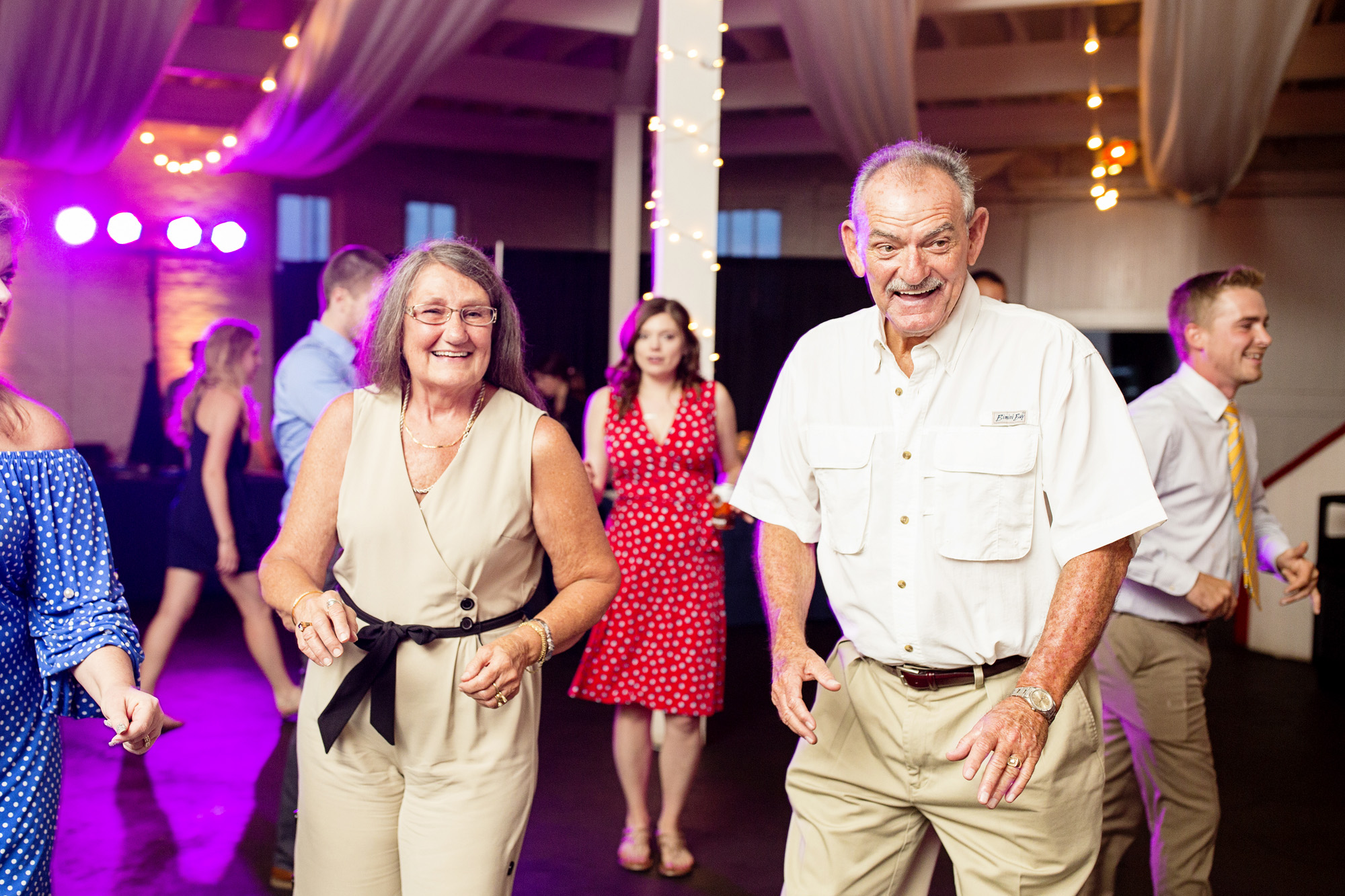 Seriously_Sabrina_Photography_Lexington_Kentucky_Round_Barn_Red_Mile_Stable_of_Memories_Wedding_Hart_125.jpg