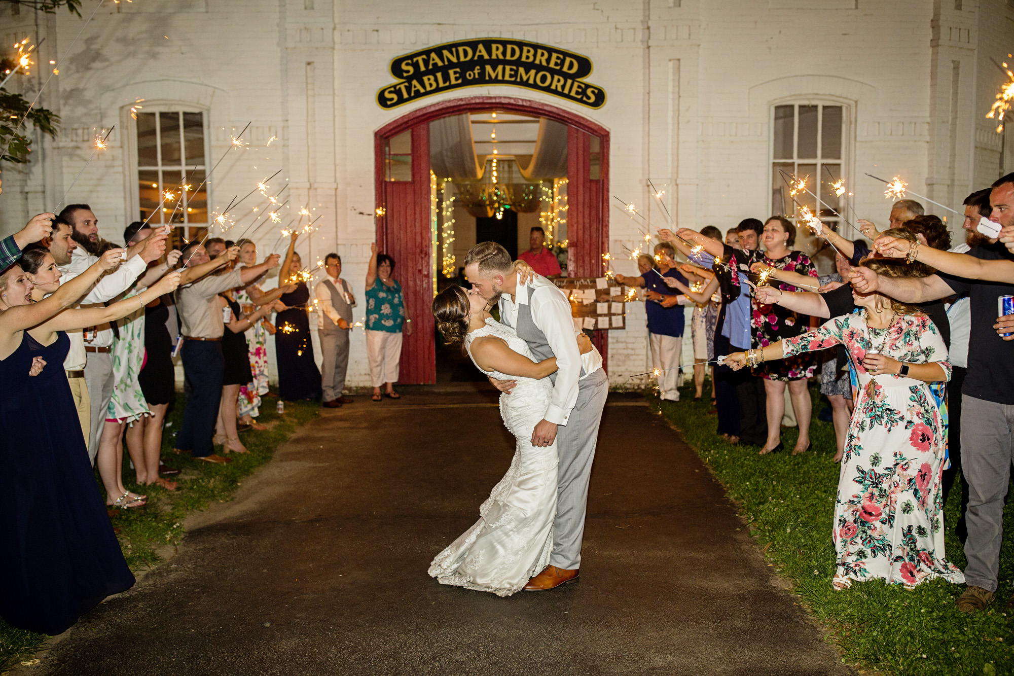 Seriously_Sabrina_Photography_Lexington_Kentucky_Round_Barn_Red_Mile_Stable_of_Memories_Wedding_Hart_143.jpg