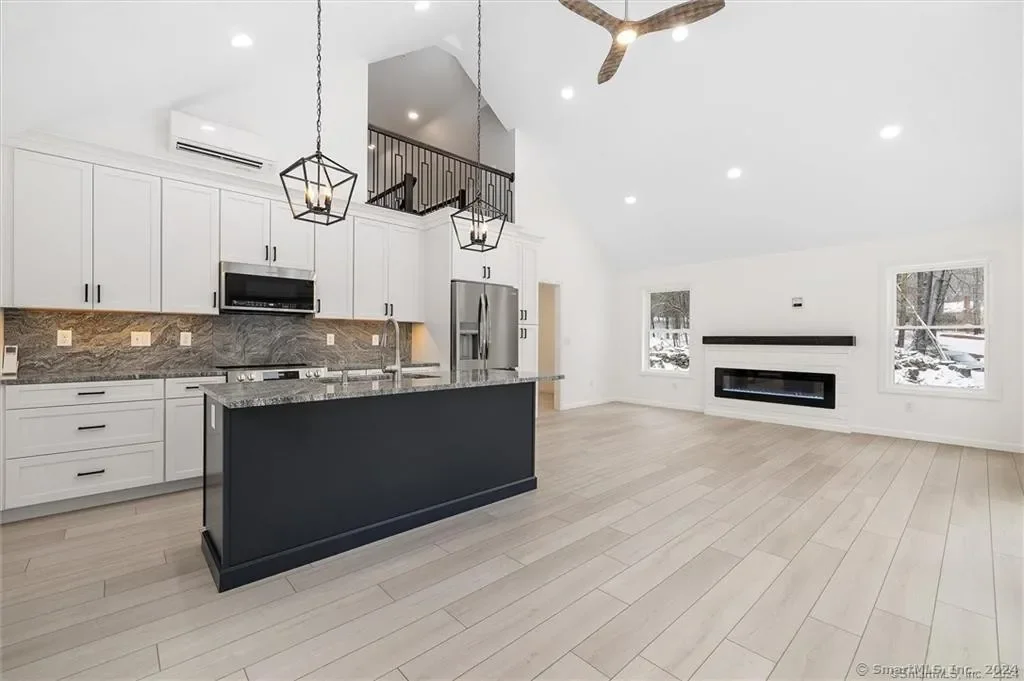                                   ELEGANT DESIGN-BUILD LIVING.