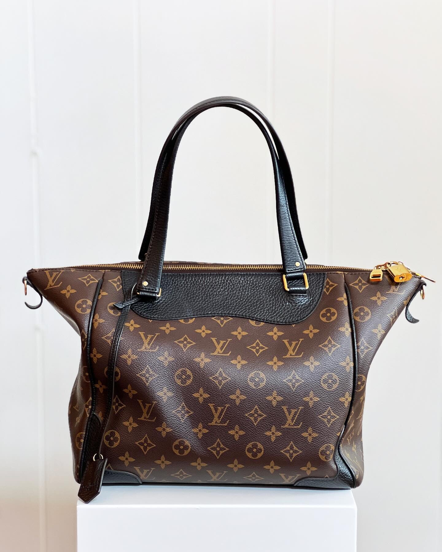 XX SOLD XX 
Pristine Louis Vuitton Estrela Tote now in the shop! 
Shop in store or our website!

DM on instagram for info!
.
.
.
#shopsmall #shoplocal #Connecticut #shopconsignment #guilfordct #womenownedbusiness #marijaneboutique #connecticutbusines