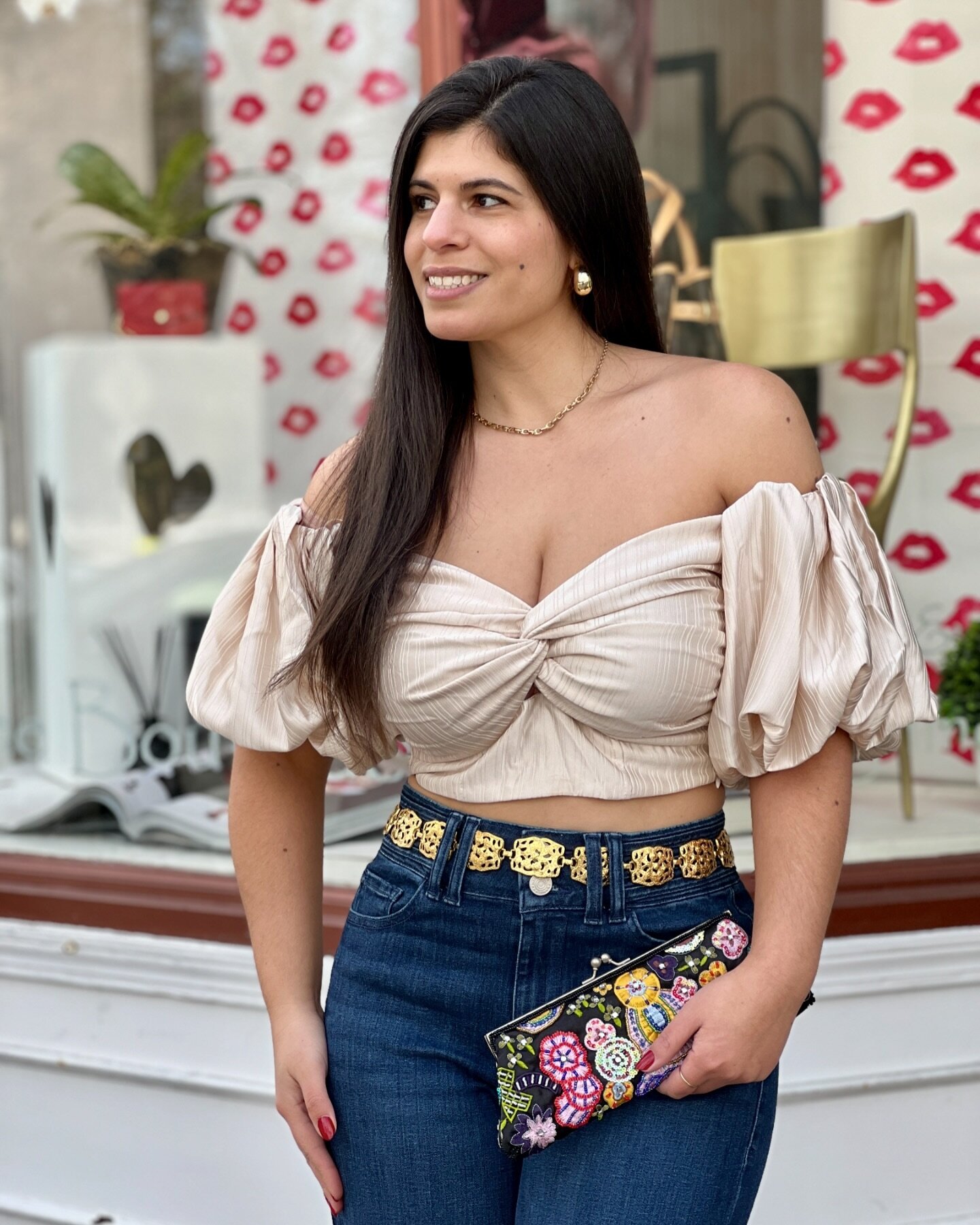 Setting our sights on spring!
Officially taking spring consignment, make your appointment today!

Moon River Crop Top 
NY &amp; Co. Clutch
Dome Earrings 
Chain Belt

DM on instagram for info!
.
.
.
#shopsmall #shoplocal #Connecticut #shopconsignment 