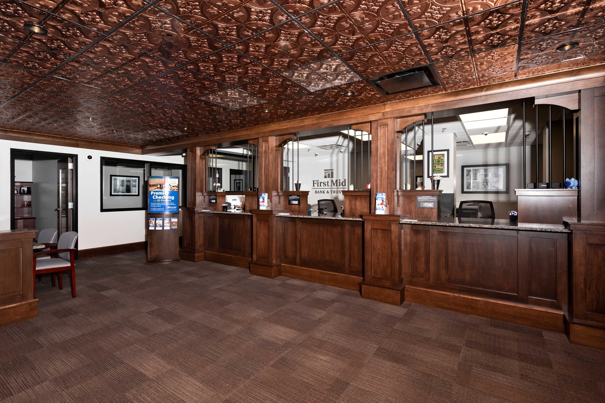 1_JennaCarlie_2019_Alton_First Mid Bank Installation.jpg