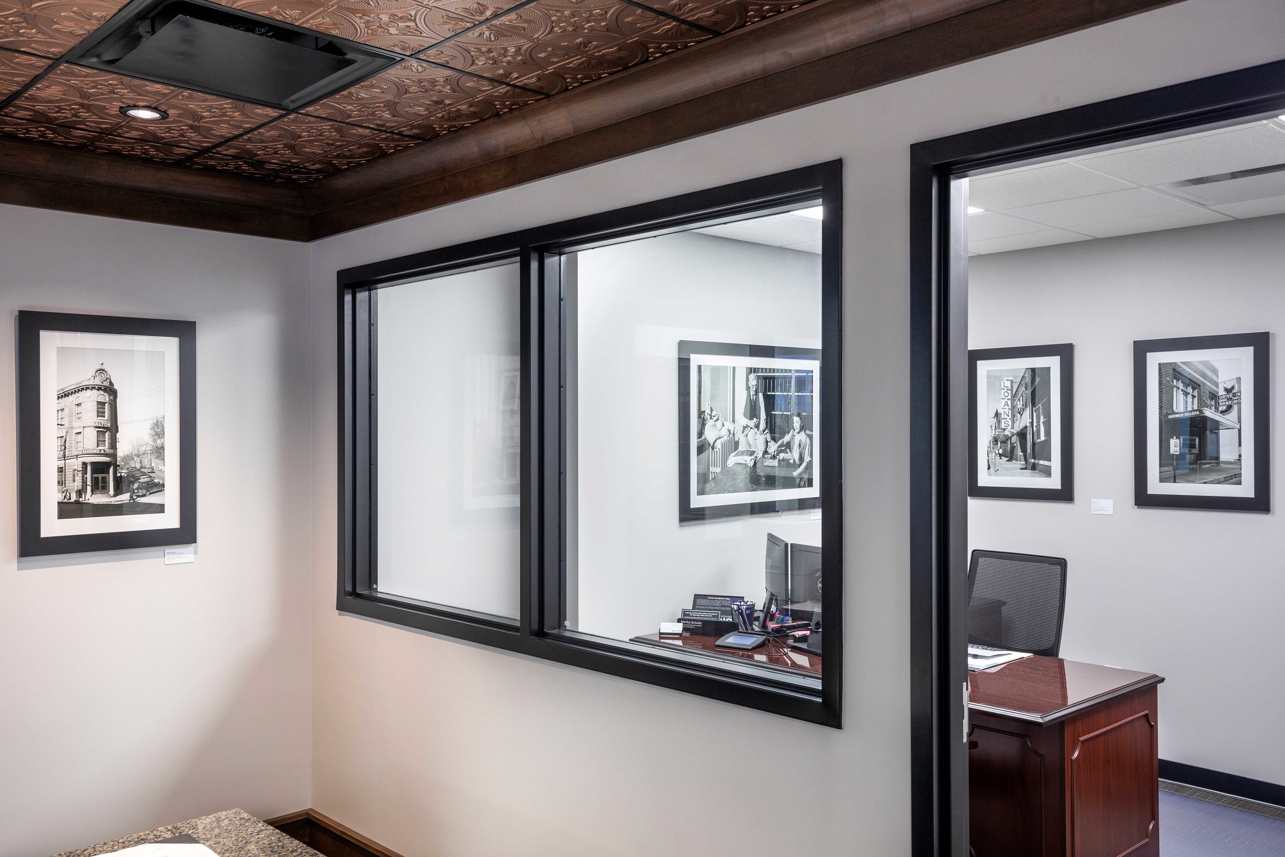 9_JennaCarlie_2019_Alton_First Mid Bank Installation.jpg