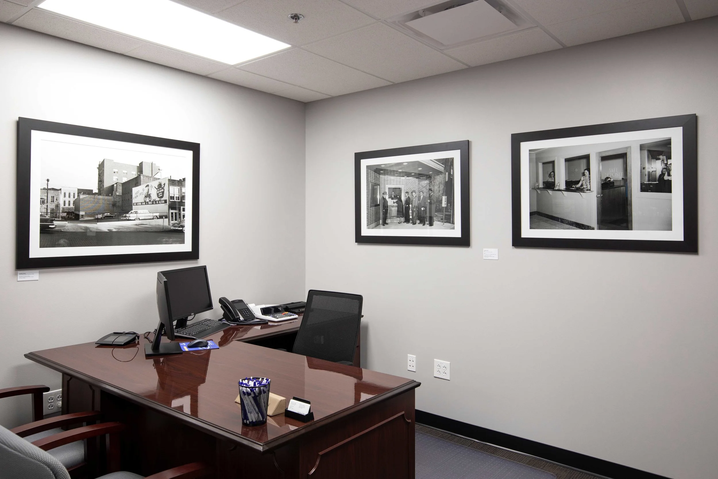 13_JennaCarlie_2019_Alton_First Mid Bank Installation.jpg