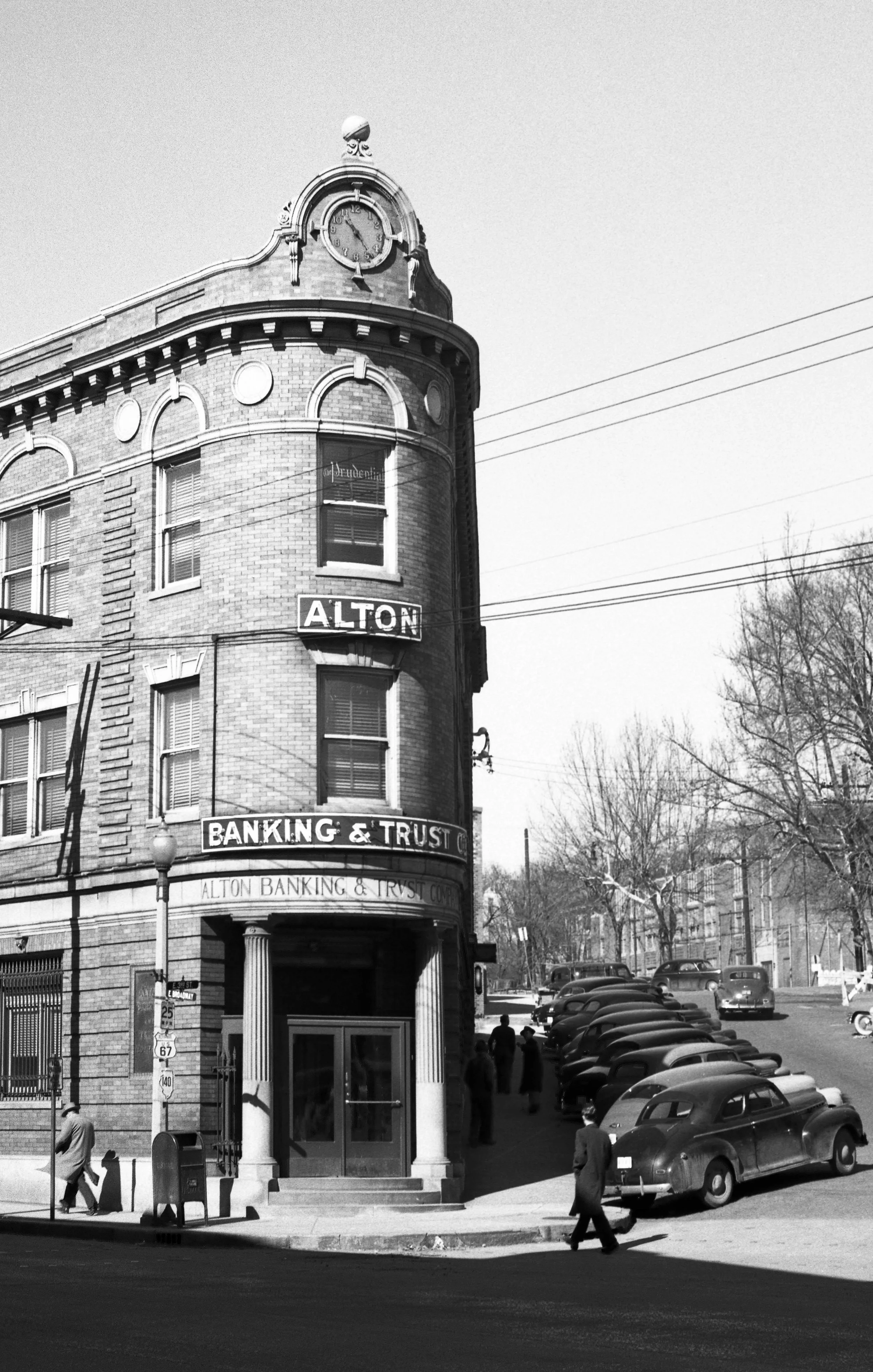 Wall 9_14x22_1950 Alton Banking and Trust Wedge Building.jpg
