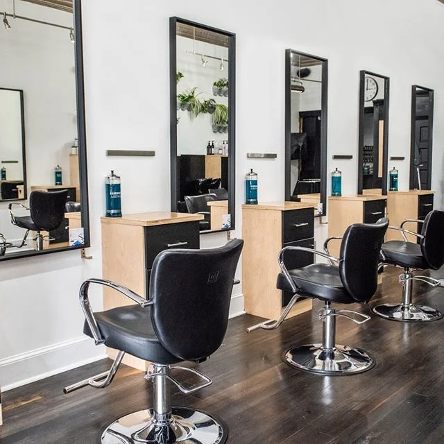 They say a picture paints a thousand words, so I’ll let you visualize what it’s like to visit us. When you first walk into our salon, the first thing you’ll notice is the smell of essential oils.As you sink into our comfy chairs you’ll be greeted with a delightful coffee before you begin your haircut. Then relax back and enjoy our groovy tunes while our team takes over and gives you a stylin’ treat to remember. .
Reserve time with the link in our bio, email, text/call 732-291-8777. . 📸 @brandigroomsphotography #ecofriendly #ecofriebdlybeauty #ecoheadsnorthamerica #sustainability #sustainablebeauty #earthfirst #crafthousesalon #greencirclesalon #crafthairdresser #crafthousesalon #atlantichighlandshair #atlantichighlandshairstylist @greencirclesalons @davinesnorthamerica @art_of_business @atlantichighlandsnj @thebestofnjbeauty