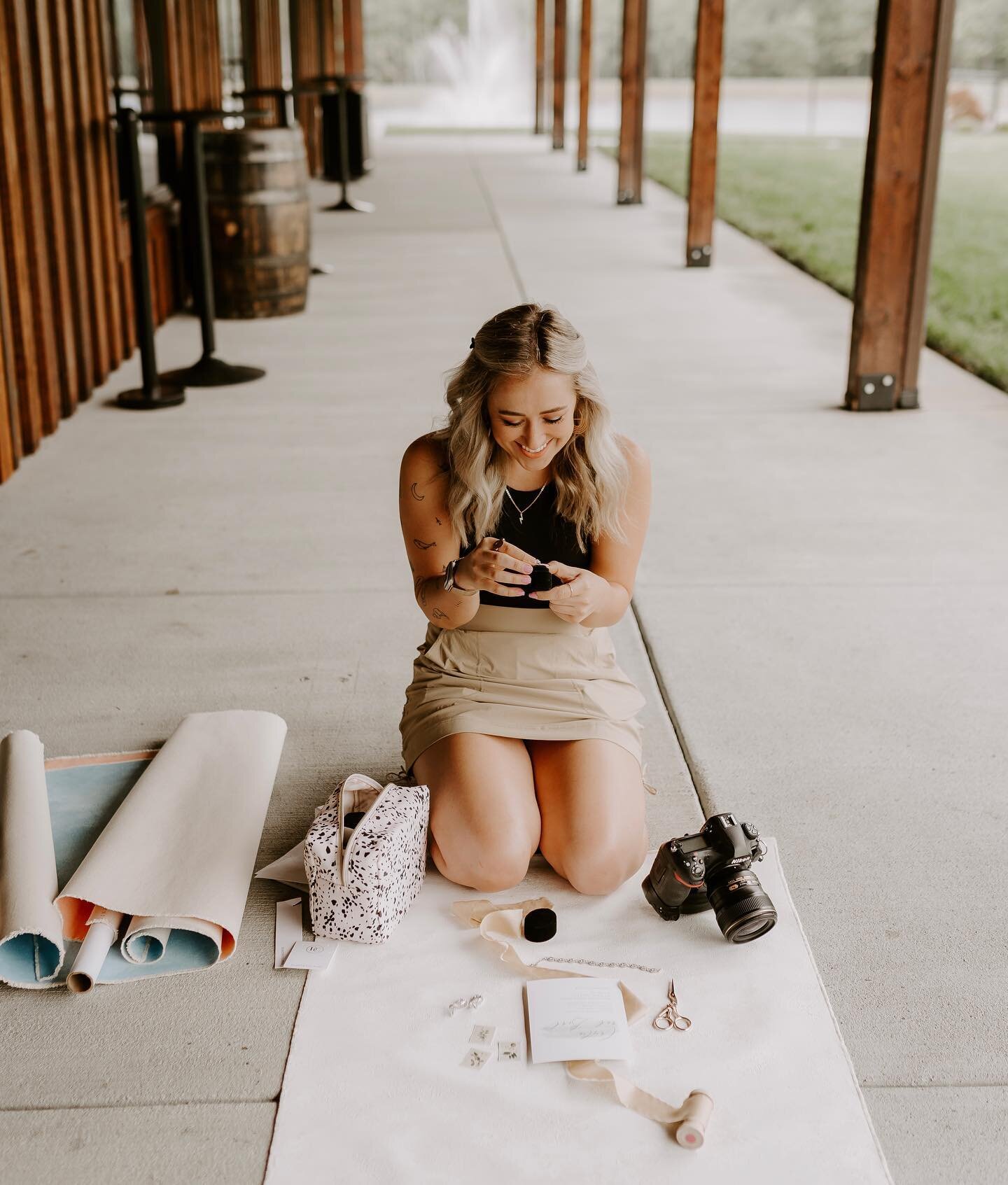Capturing those pretty little details the morning of your wedding day ✨ 

***The editing list is growing longer, but I&rsquo;m working hard to get everyone&rsquo;s photos back! I&rsquo;ve said it a million times, but thank you all for your patience! 