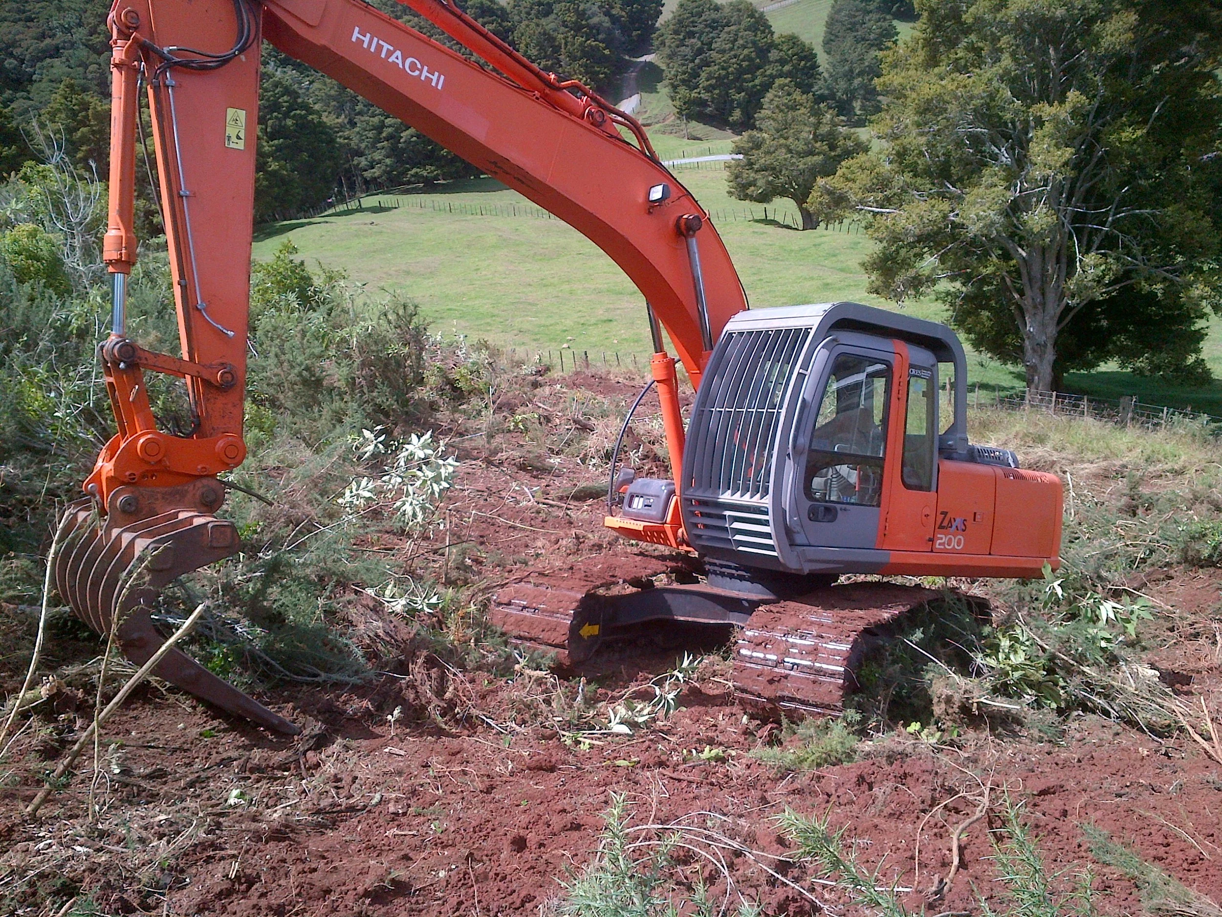 20-22 TON EXCAVATORS front side view for rent