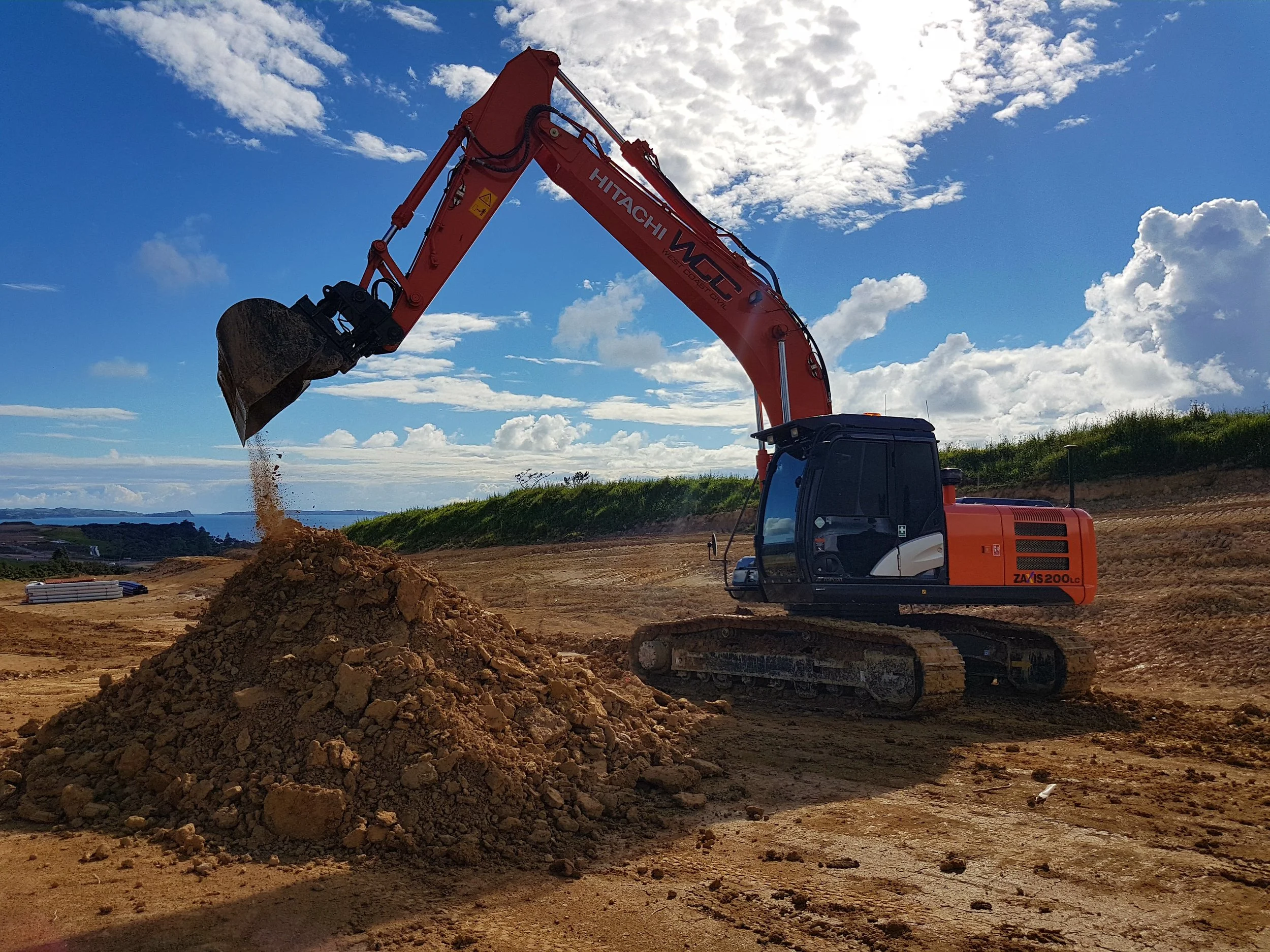 20-22 TON EXCAVATORS side view for rent