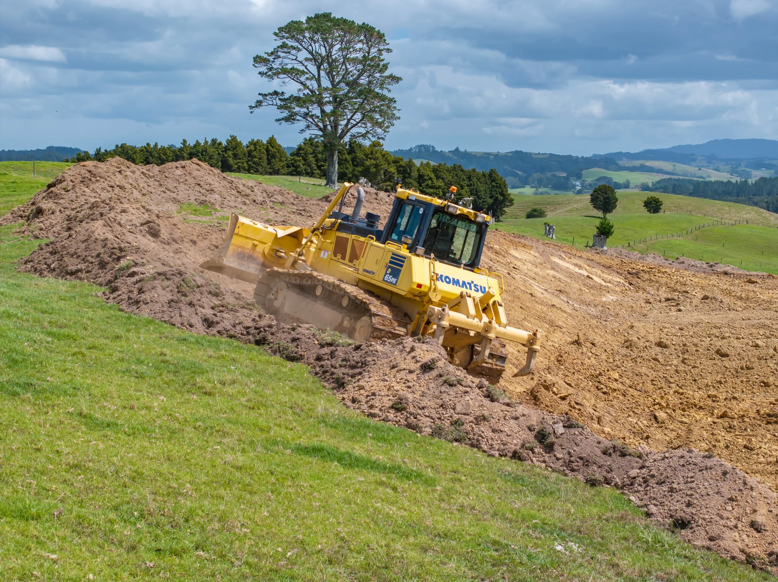 22T Komatsu D65PX-18 Dozer for hire or rental