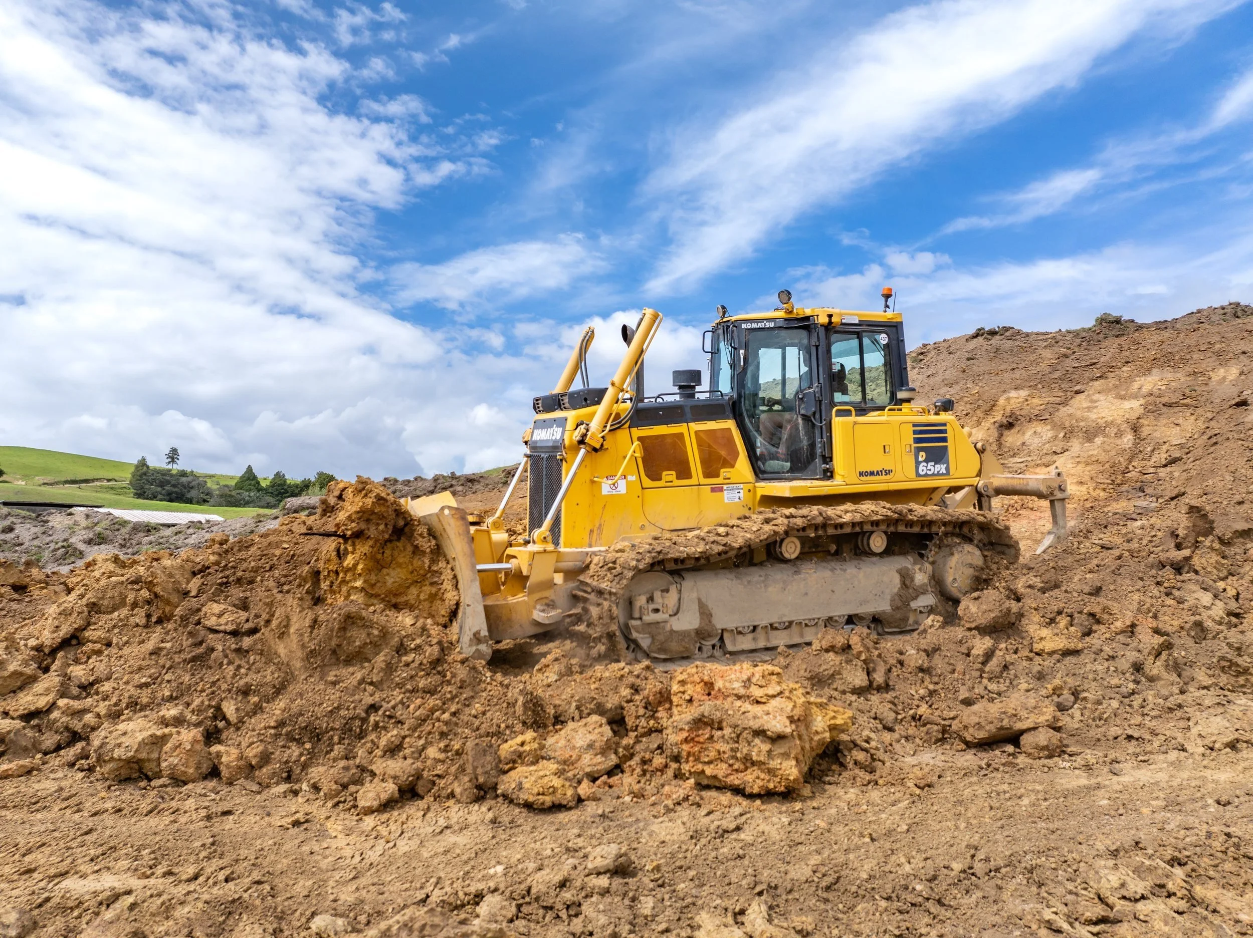 22T Komatsu D65PX-18 Dozer for hire or rental