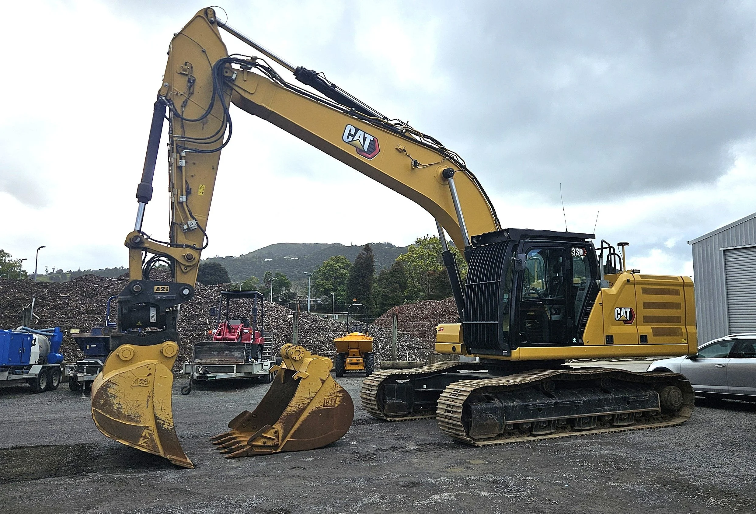 CAT 330 Excavator.jpg