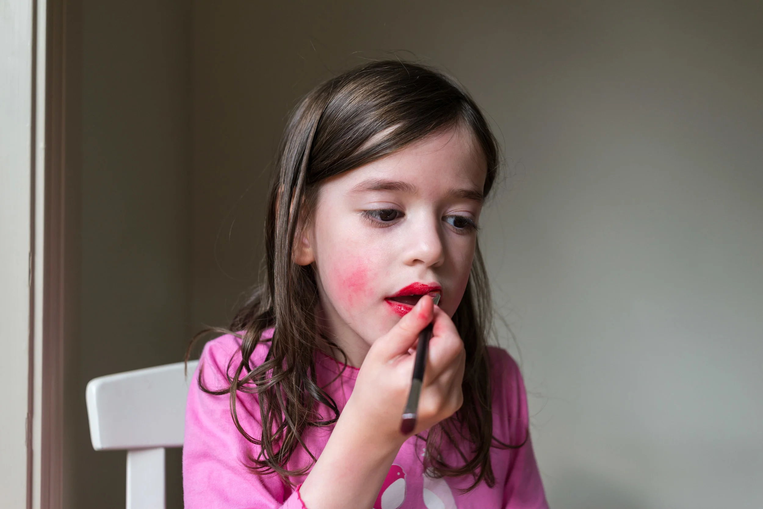 Kids putting on makeup June 2017-06729.JPG