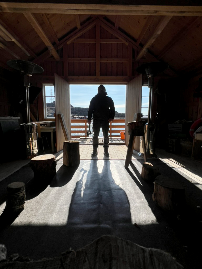 HOLMEN SILHOUETTE.png