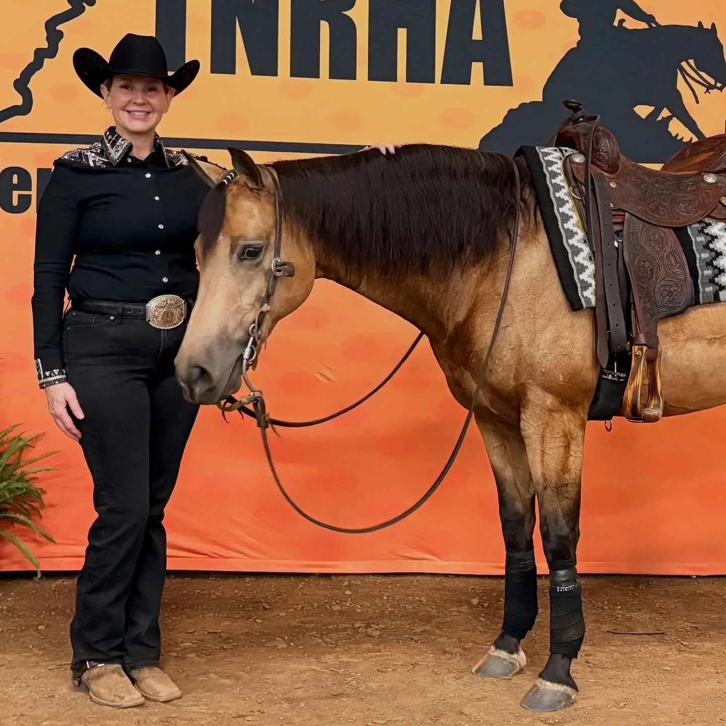 Kristen McCoy and Spooktakular after a solid 142.5 to take the lead in the Non Pro class! 👏

#schaffhauserph
#gotheextramile
#teamssph
#nrha
#samschaffhauser
#tributefeed
#mullinaxcustomleather
#agava
#diamondwoolpads
#crossjtack
#glowingresults
#sp