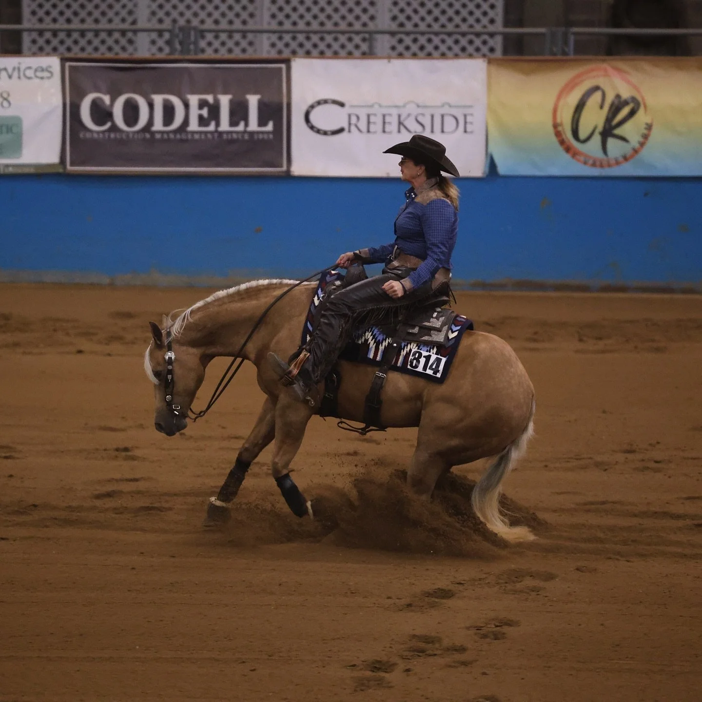 Erin McFarland and Gold N Ebony put together beautiful runs at Rocky Top Reining! Great work, Erin! 👏

#schaffhauserph
#gotheextramile
#teamssph
#nrha
#samschaffhauser
#tributefeed
#mullinaxcustomleather
#agava
#diamondwoolpads
#crossjtack
#glowingr