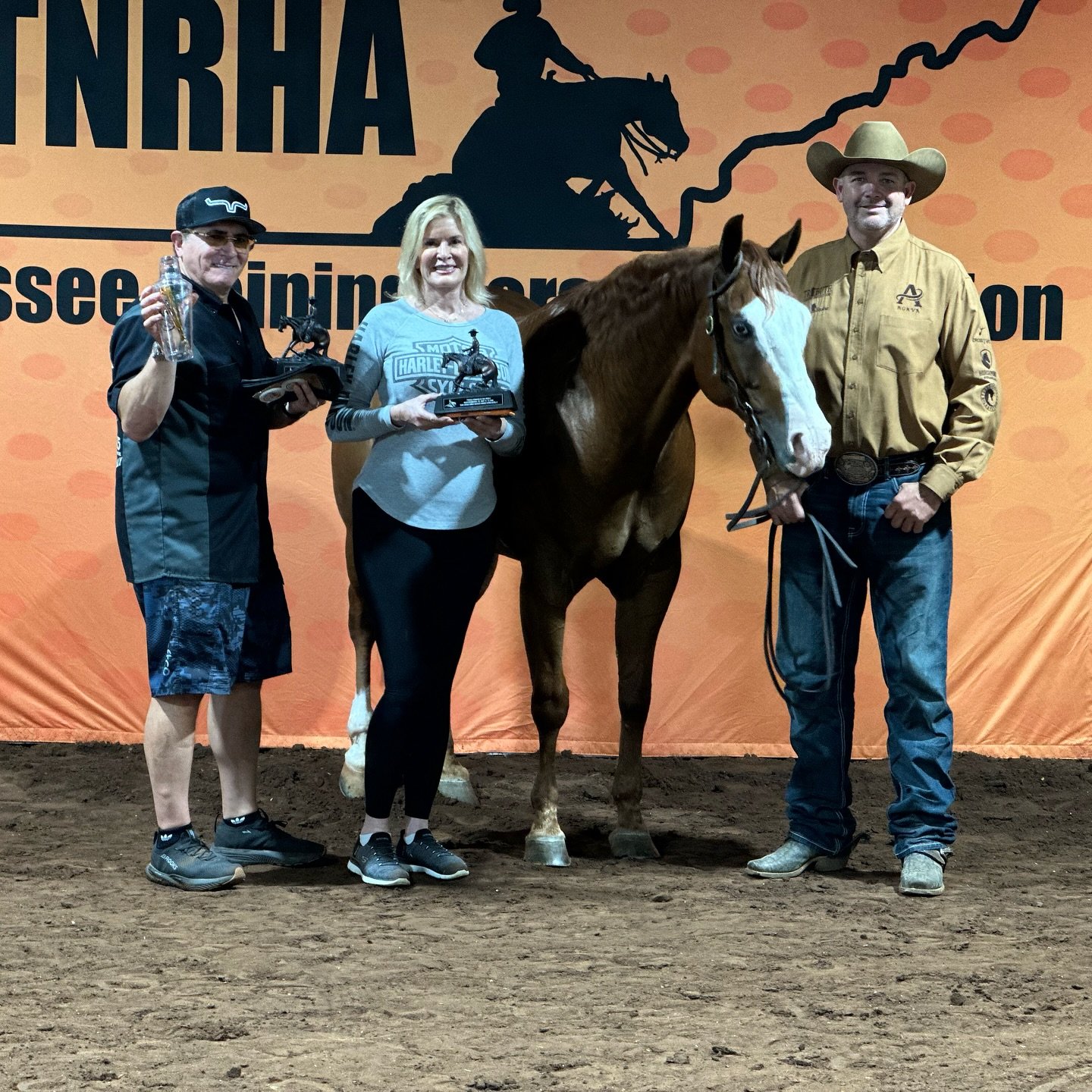 More success for owner Marcy Strong in the Novice Horse Open, with Wranglers Special Nite taking the win in L2 and L3 at TNRHA Spinning in the Rein! 

#schaffhauserph
#gotheextramile
#teamssph
#nrha
#samschaffhauser
#tributefeed
#mullinaxcustomleathe