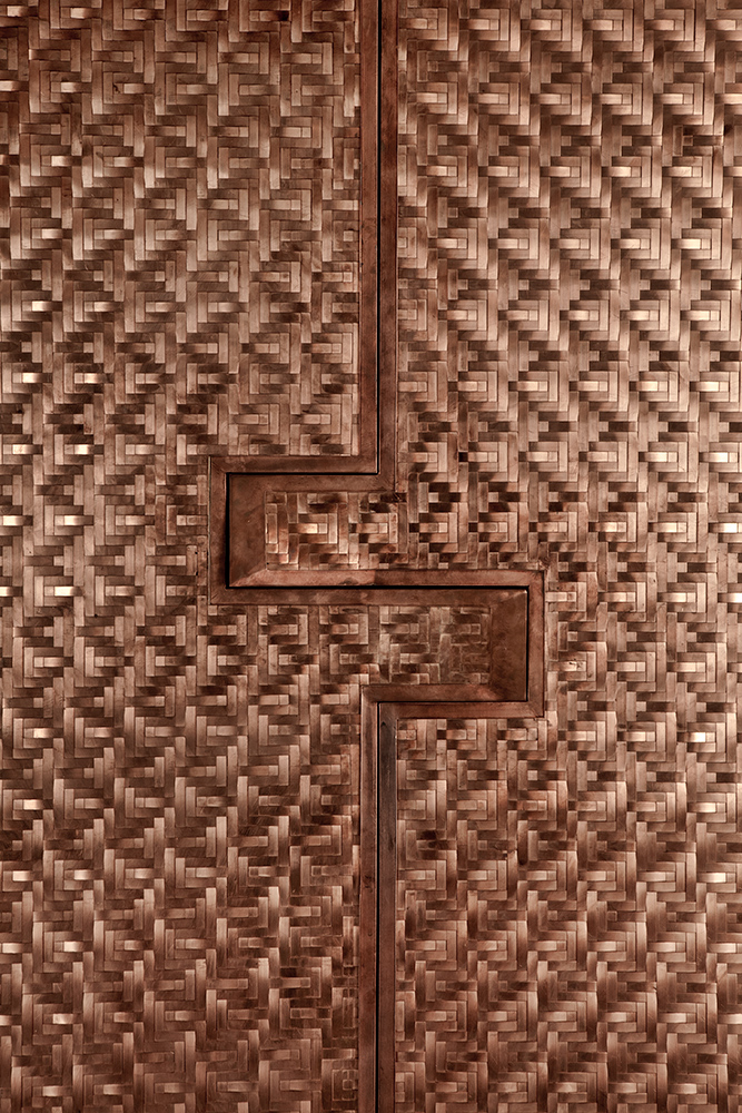 copper_woven_wardrobe_detail_copper_weaves_close_up_furniture_michael_gittings_studio.jpg