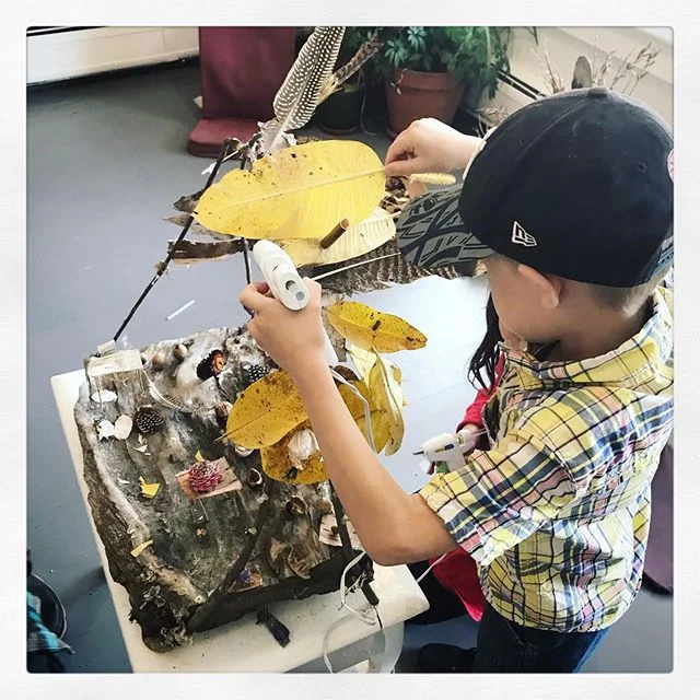 Fairy houses in Fall! 🍁 .
.
Fall is such a fabulous time for gathering materials to use for the Winter nature art projects and for making fairy houses! @vermontnaturemuseum has their annual Fairy House Tour coming up this weekend and @communityartga