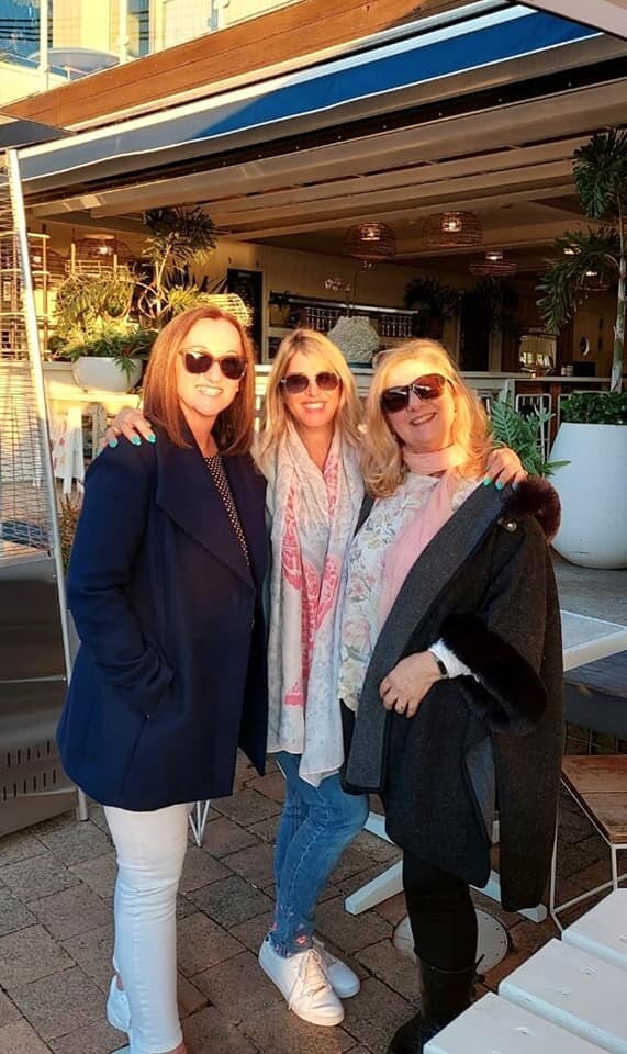 What a lovely welcome home... relaxing lunch and a few Spritz with my 2 Gorgeous Girls! 🍹🍹🍹